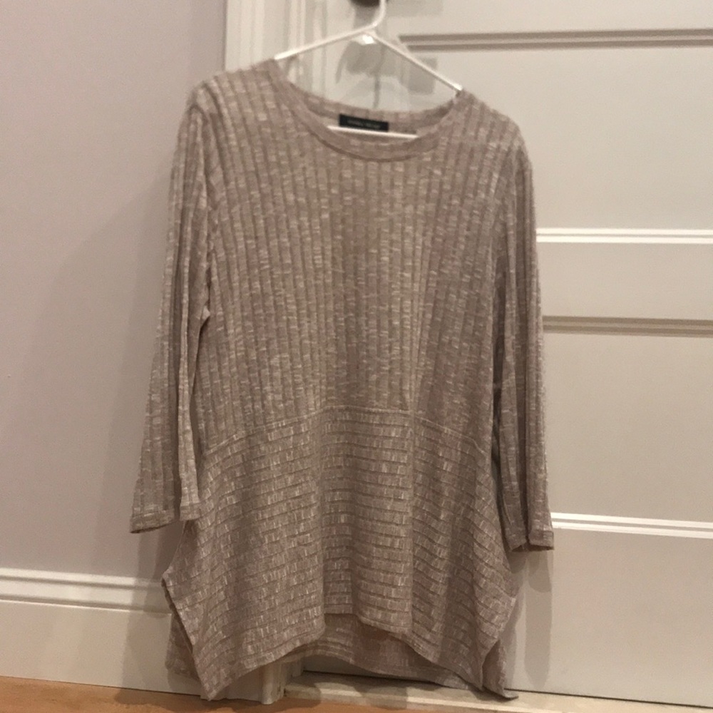 Big beige blouse || IVANKA TRUMP